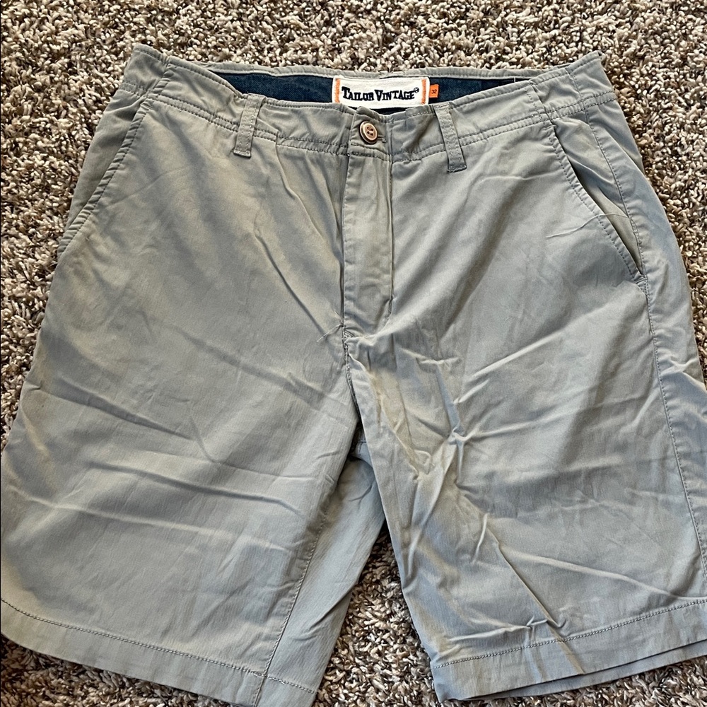 Tailor Vintage Men's Light Gray Flat Front Chino Shorts